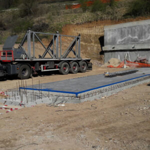 Alternative view of Pesa a Ponte in Cemento Modello Beton